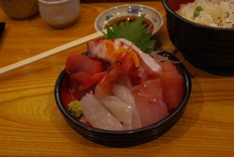 Sashimi am Fischmarkt in Kanazawa